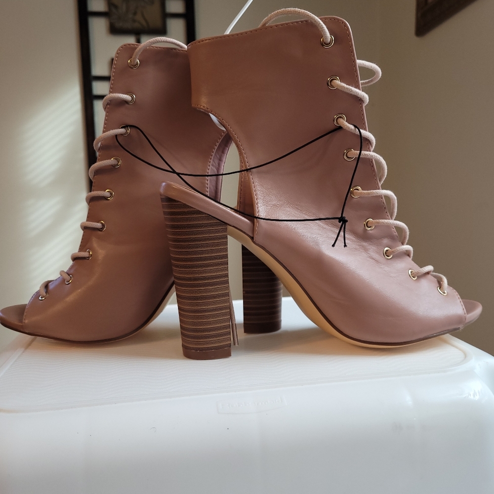 New open heel and toe sandles size 9